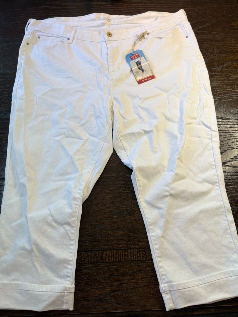 Signature by Levi Strauss White Cropped Ankle Jeans